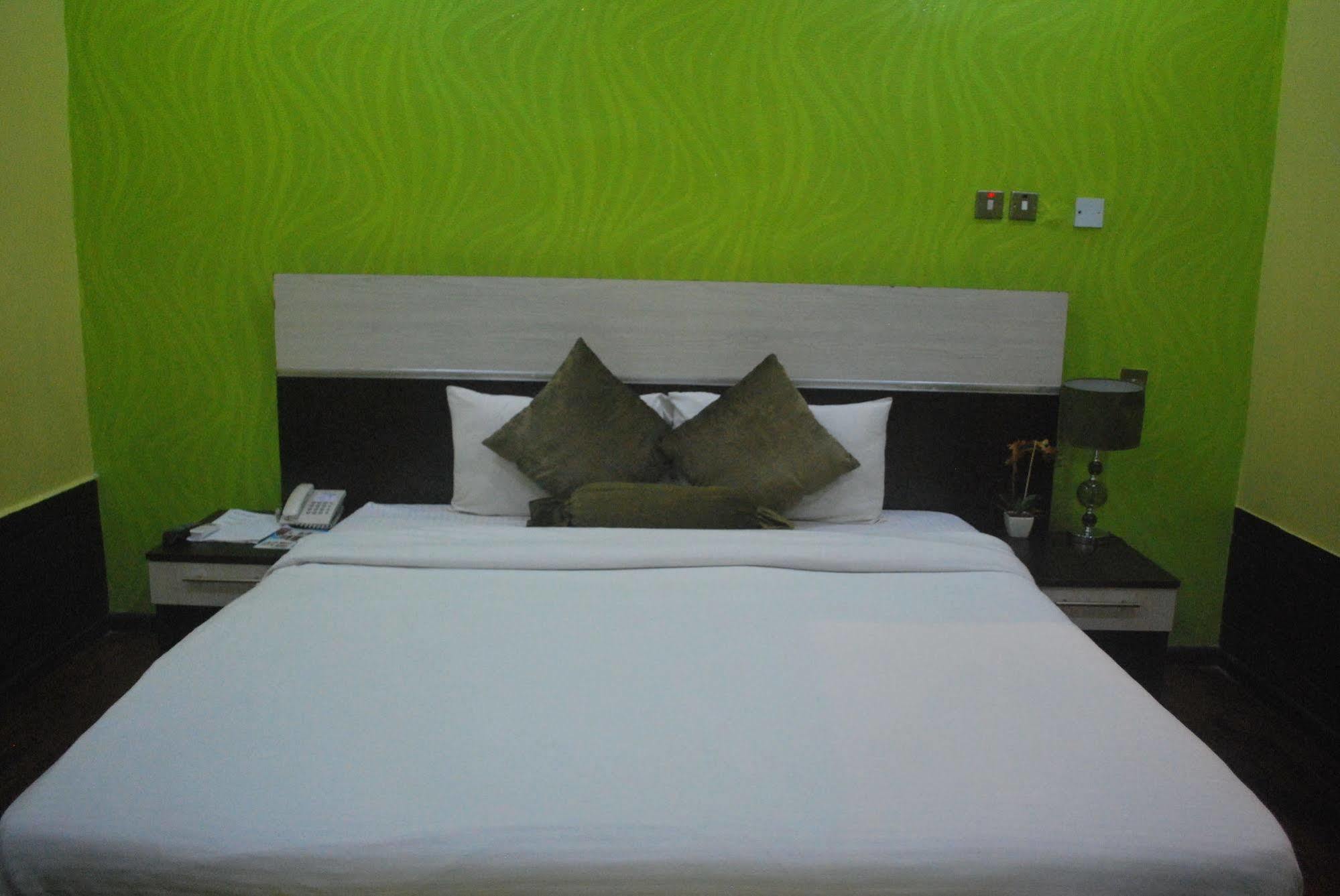 Aries Suites Lagos Exteriér fotografie